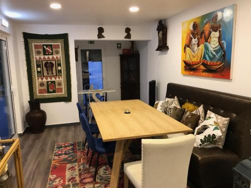 a living room with a table and a couch at Monte do Mosteiro CountryHouse in Batalha