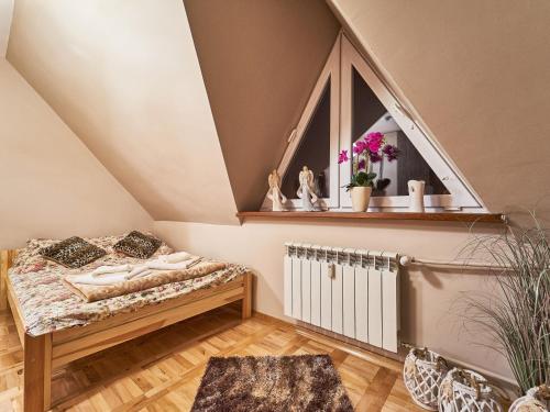 Posteľ alebo postele v izbe v ubytovaní Apartament Dwupoziomowy Pardałówka