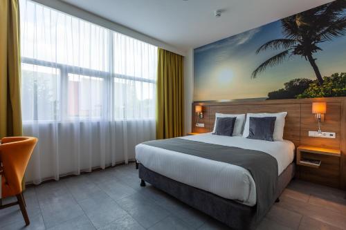 Atlas Hotel Holiday tesisinde bir odada yatak veya yataklar