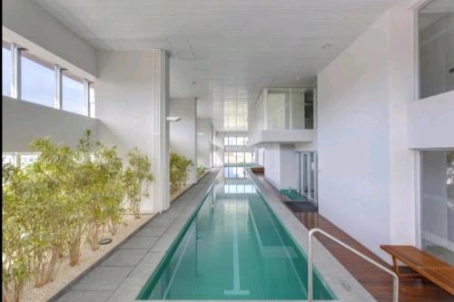 Het zwembad bij of vlak bij Multihouse - Moderno Apartamento no Brooklin III