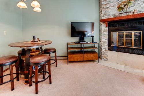 Mount Royal Townhome – Photos 3