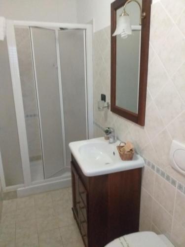 River Hotel tesisinde bir banyo