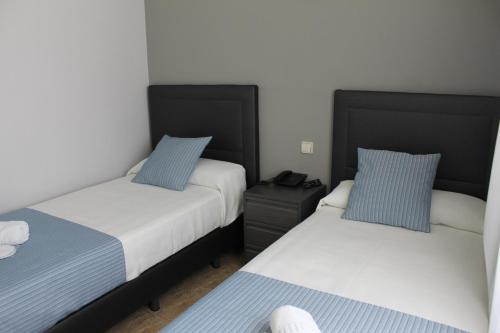 
Ein Bett oder Betten in einem Zimmer der Unterkunft Hotel Barajas Plaza
