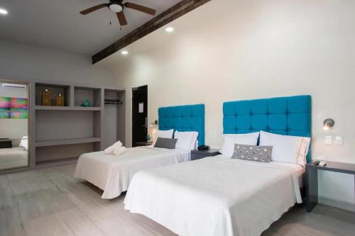 Postel nebo postele na pokoji v ubytování Casa Kaoba Hotel & Suites