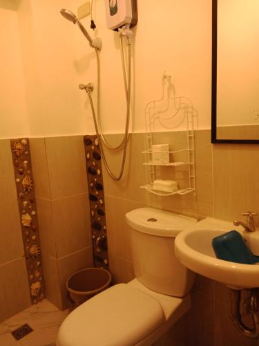 a bathroom with a shower and a toilet and a sink at Victoria Beach House in San Vicente