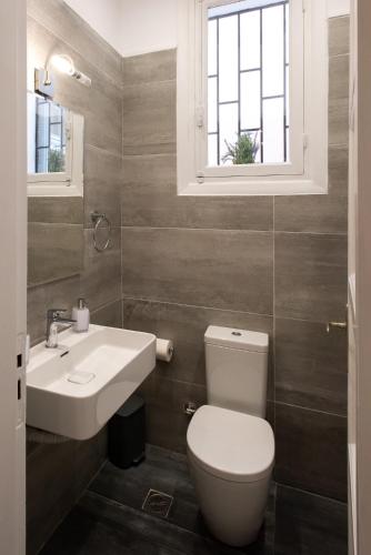 Un baño de Blue Ark Lavish Sauna Suite