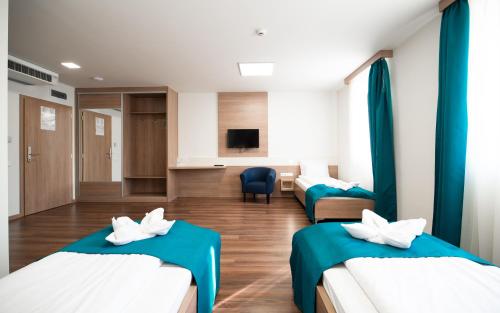 Postel nebo postele na pokoji v ubytování Hotel Szeghalom