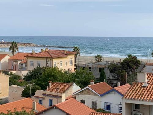 uitzicht op het strand vanaf de daken van de huizen bij Stan in Canet-en-Roussillon