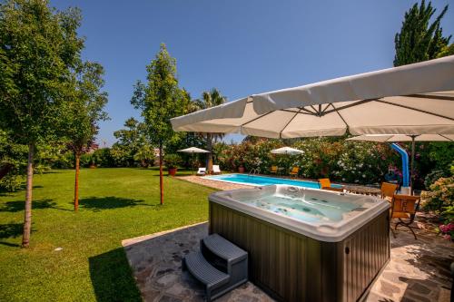 The swimming pool at or close to Villa Tigli Luxury B&B