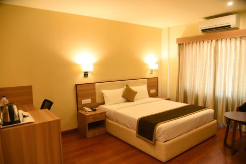 Ein Bett oder Betten in einem Zimmer der Unterkunft Hotel RK Gardenia