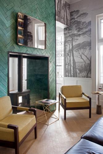 a living room with a fireplace and a couch at Harpers House in Cape Town