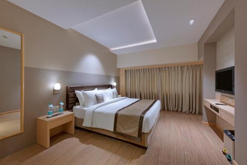 Postel nebo postele na pokoji v ubytování The Fern Residency Aurangabad - Chhatrapati Sambhaji Nagar