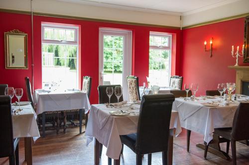 A restaurant or other place to eat at Claverton Hotel 