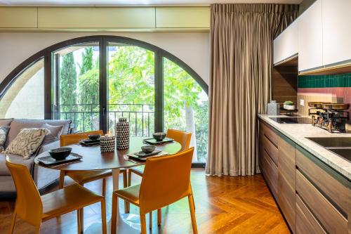 a kitchen and dining room with a table and chairs at Boutique & Comfort in David's Village by FeelHome in Jerusalem