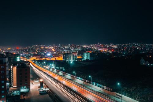 ホテルから撮影された、または一般的なプリシュティナの景色