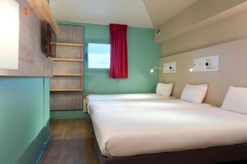 En eller flere senge i et værelse på ibis budget Chilly-Mazarin Les Champarts