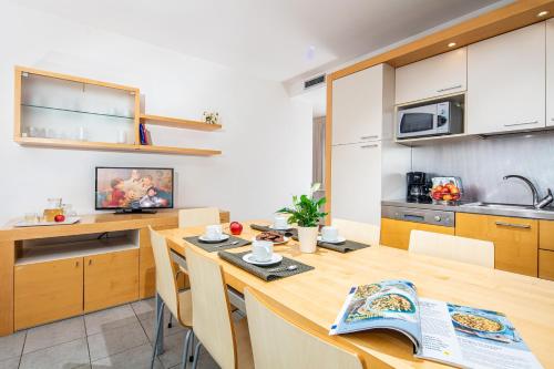 Kuchyň nebo kuchyňský kout v ubytování Residence AIRONE