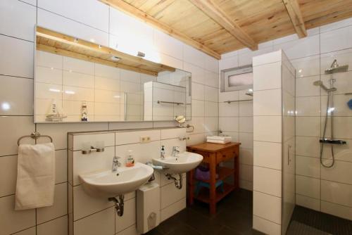 Salle de bains dans l'établissement Haus Krabbe mit Strandkorb inkl