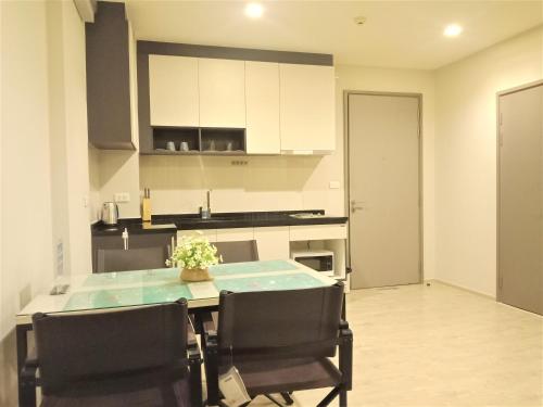 Virtuvė arba virtuvėlė apgyvendinimo įstaigoje LLX Apartments at The Base condo