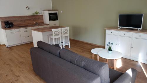 Dapur atau dapur kecil di Ferienhof Gräfe - 3-Seiten Hof mit großem Garten, Pool & Sauna