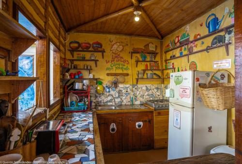 Una cocina o cocineta en Hostal Bambu