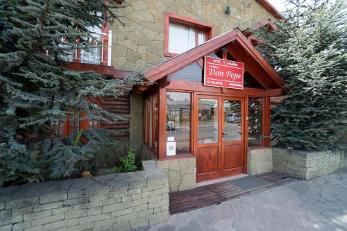 a store with a sign on the front of a building at Don Pepe Hotel y Cabañas in El Calafate