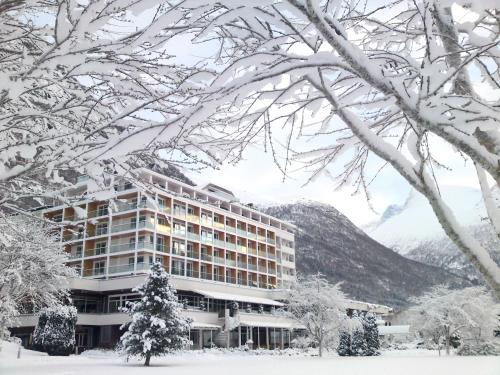 ホテルから撮影された、または一般的な山の景色