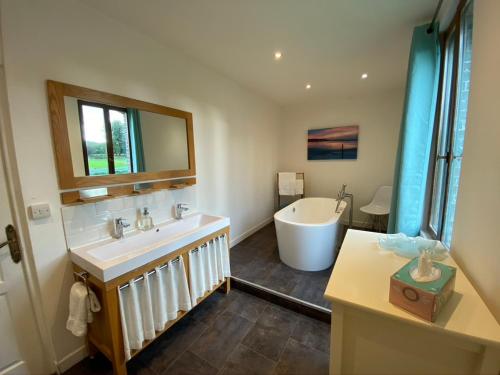 A bathroom at Stunning 5 bedroom French Manor house, Normandy