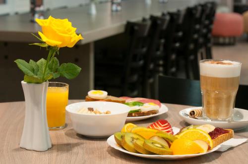 Jídlo v hotelu nebo okolí