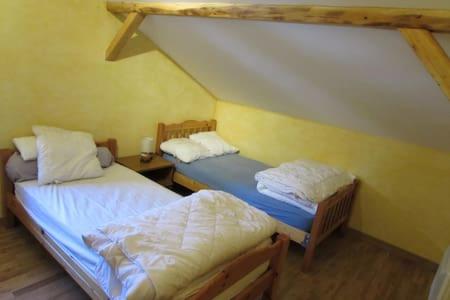 Un pat sau paturi într-o cameră la Refuge Du Linga