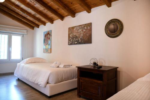 Ένα ή περισσότερα κρεβάτια σε δωμάτιο στο Serenity Luxury Villa, Skiathos