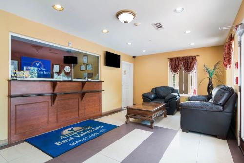 Μια τηλεόραση ή/και κέντρο ψυχαγωγίας στο Americas Best Value Inn - Mableton