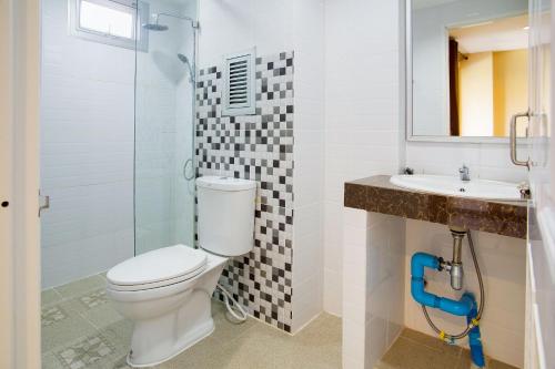 Kylpyhuone majoituspaikassa Wises Hotel