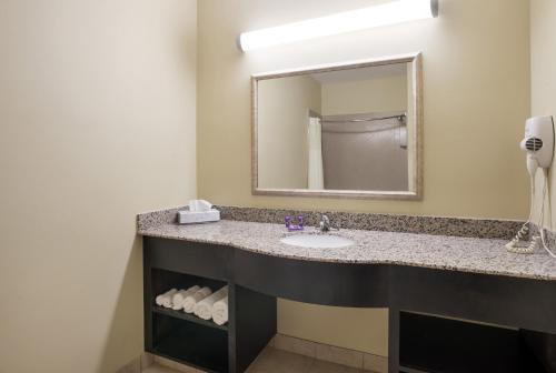 Ένα μπάνιο στο Knights Inn Bunkie