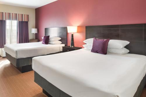 Ένα ή περισσότερα κρεβάτια σε δωμάτιο στο Knights Inn Bunkie