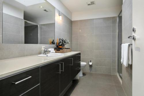 Afbeelding uit fotogalerij van Saltwater Apartment Sorrento in Sorrento