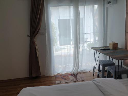 Postel nebo postele na pokoji v ubytování บ้านหมอบิวรีสอร์ทเชียงคาน BaanmhorbiwResortChiangKhan