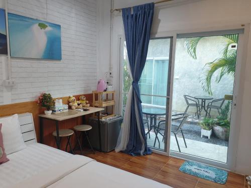 Postel nebo postele na pokoji v ubytování บ้านหมอบิวรีสอร์ทเชียงคาน BaanmhorbiwResortChiangKhan