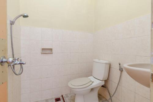 a bathroom with a toilet and a sink at RedDoorz at Sedayu 1 Parapat in Parapat