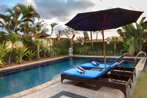 Πισίνα στο ή κοντά στο The Beverly Hills Bali Villas Jimbaran