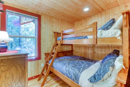a bedroom with two bunk beds in a log cabin at Money Creek Lodge - 5 Bed 2 Bath Vacation home in Skykomish in Skykomish