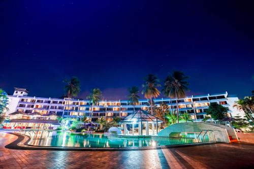 Peldbaseins naktsmītnē Tunamaya Beach & Spa Resort- Desaru vai tās tuvumā