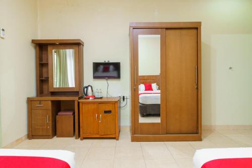 Katil atau katil-katil dalam bilik di RedDoorz @ Jalan lintas Sumatera Lahat