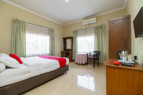 Katil atau katil-katil dalam bilik di RedDoorz @ Jalan lintas Sumatera Lahat