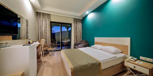 Crystal Green Bay Resort & Spa - Ultimate All Inclusive