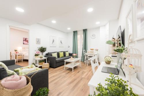 Coin salon dans l'établissement Apartment Sol Gran Vía