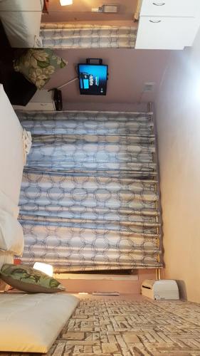 TV a/nebo společenská místnost v ubytování RJs Guesthouse