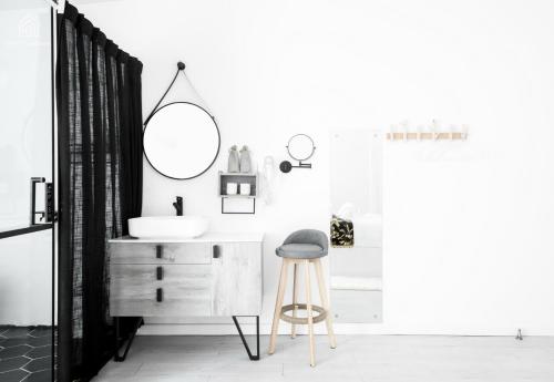 a bathroom with a vanity and a stool and a mirror at SYRI Boutique Guesthouse Restaurant & Cafe in Vientiane
