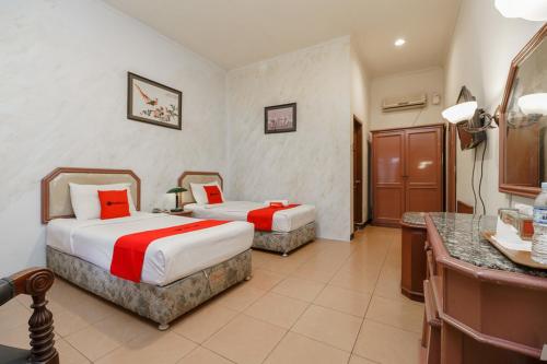 Katil atau katil-katil dalam bilik di RedDoorz near Transmart Pangkal Pinang