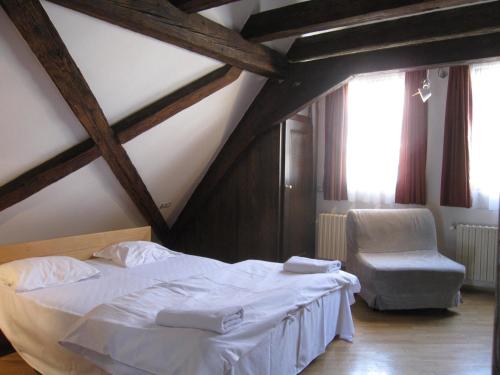 Postel nebo postele na pokoji v ubytování Residence Thunovska
